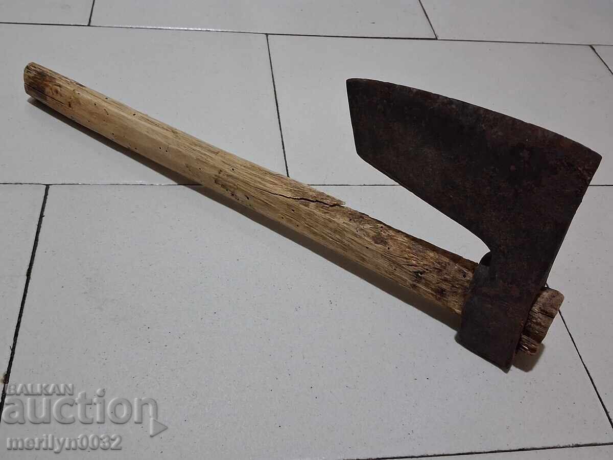 Παλιό τσεκούρι με λαβή ΝΠΔ, τσεκούρι, μαχαίρι με τιμή 72.00 BGN | € 36.81