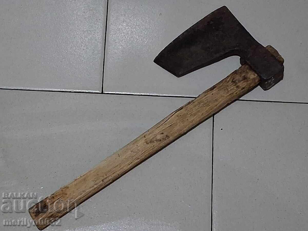 Παράδοση Παλιό τσεκούρι με λαβή ΝΠΔ, τσεκούρι, μαχαίρι