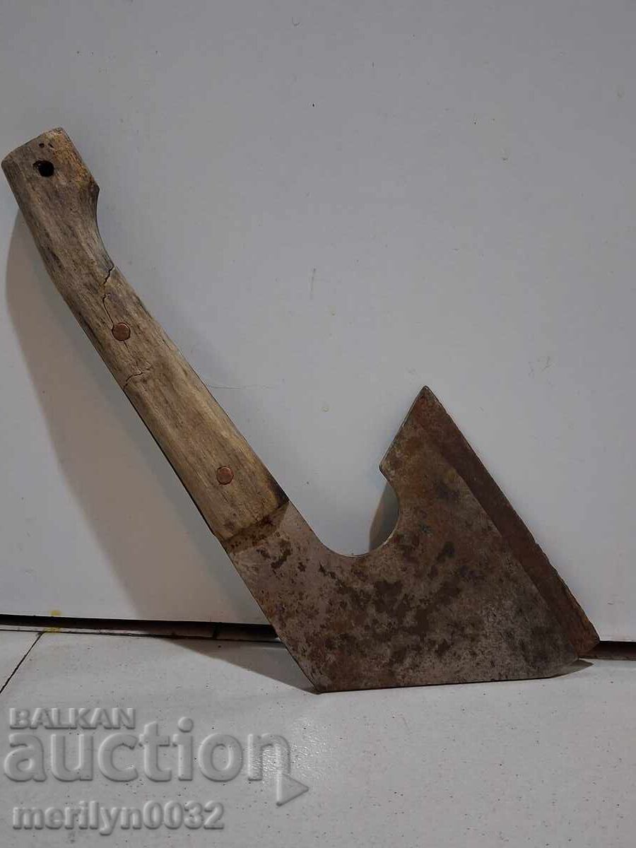 Παράδοση Παλιό τσεκούρι σατύριο τσεκούρι εργαλείο σφυρήλατο σίδηρο
