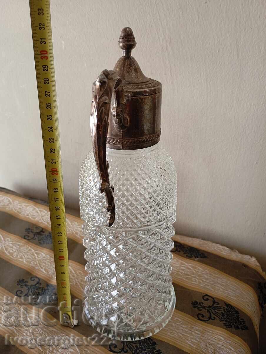 Decantor de cristal vintage cu preț 110.00 BGN | € 56.24 Decantor de cristal vintage cu preț 110.00 BGN | € 56.24