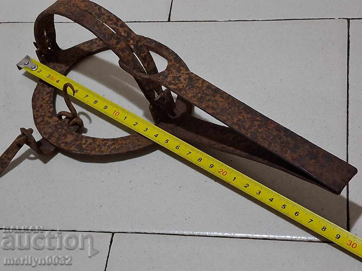Capcană veche forjată manual, fier forjat cu preț 49.00 BGN | € 25.05