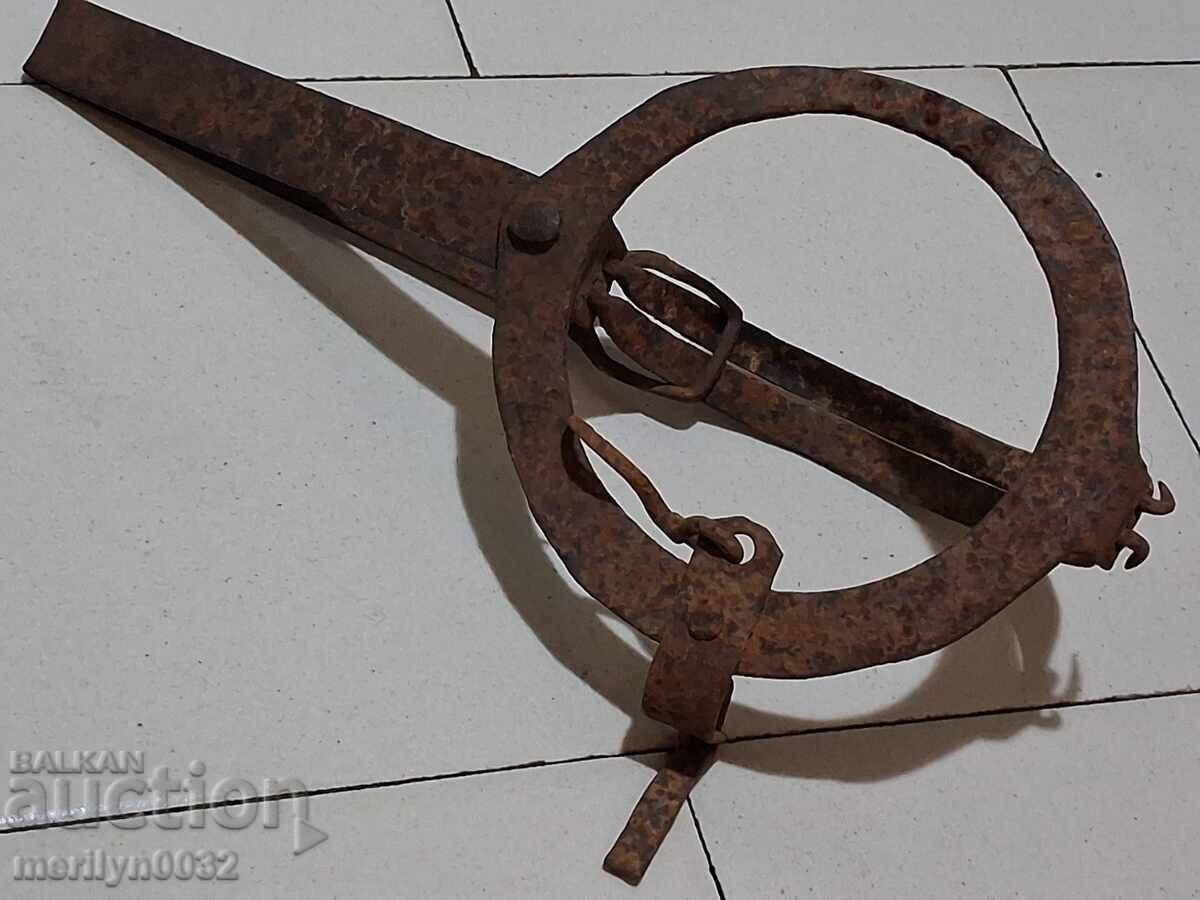 Licitație Capcană veche forjată manual, fier forjat