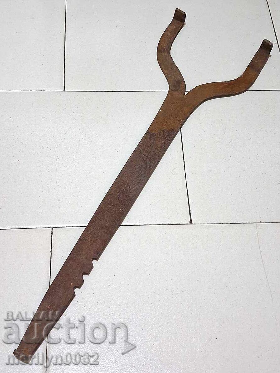 Стар ръчно кован налбантски инструмент ковано желязо Стар ръчно кован налбантски инструмент ковано желязо