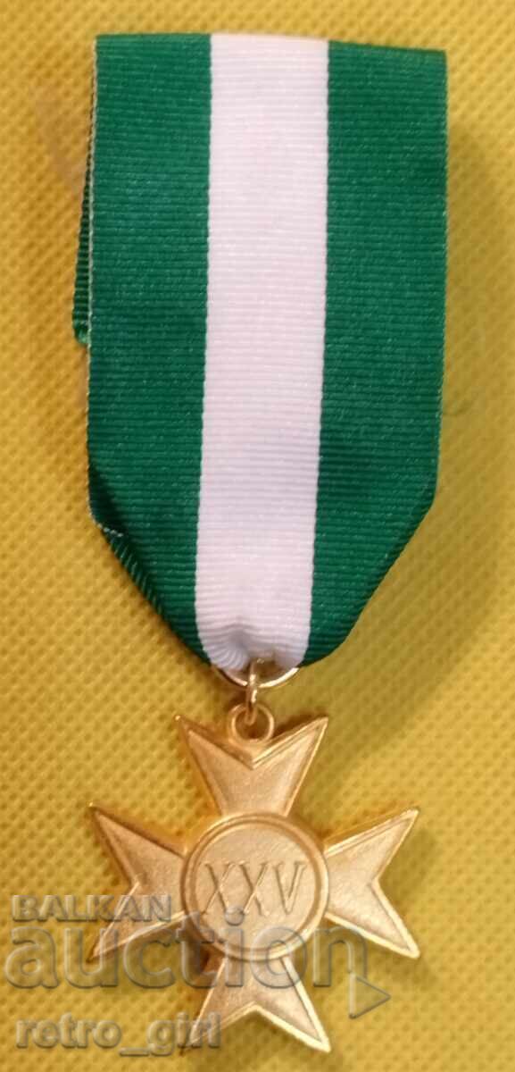 Επιχρυσωμένος σταυρός για 25 χρόνια υπηρεσίας υπολοχαγών Ιταλίας με τιμή 29.90 BGN | € 15.29