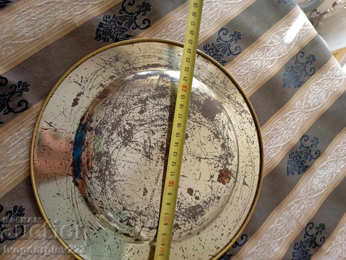 Аукцион Стара чиния за декорация Аукцион Стара чиния за декорация