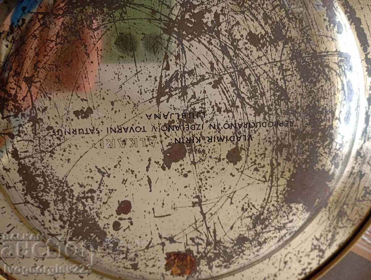 Доставка на Стара чиния за декорация Доставка на Стара чиния за декорация