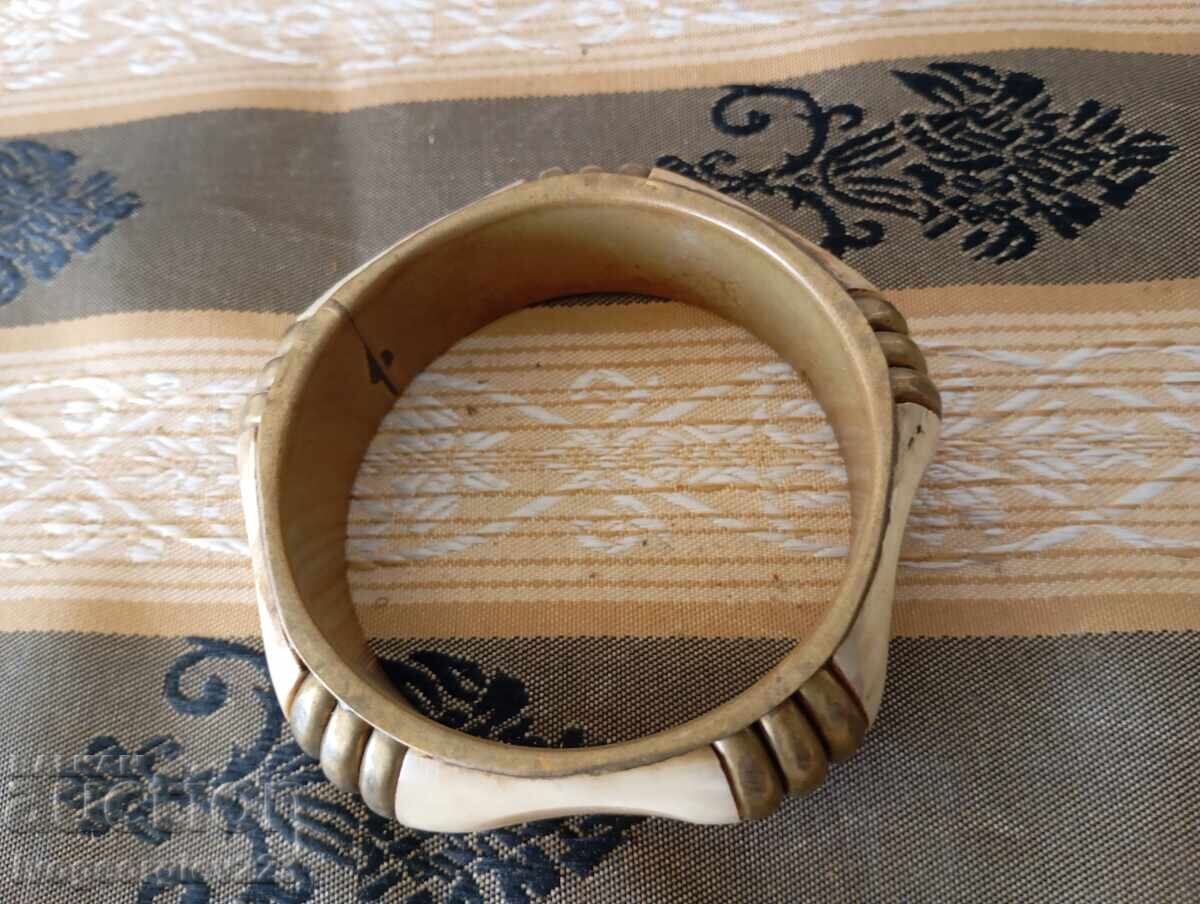 Стара гривна с цена 20.00 лв. | € 10.23