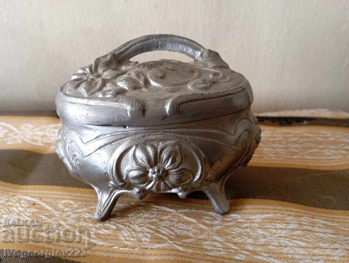 Cutie veche de bijuterii