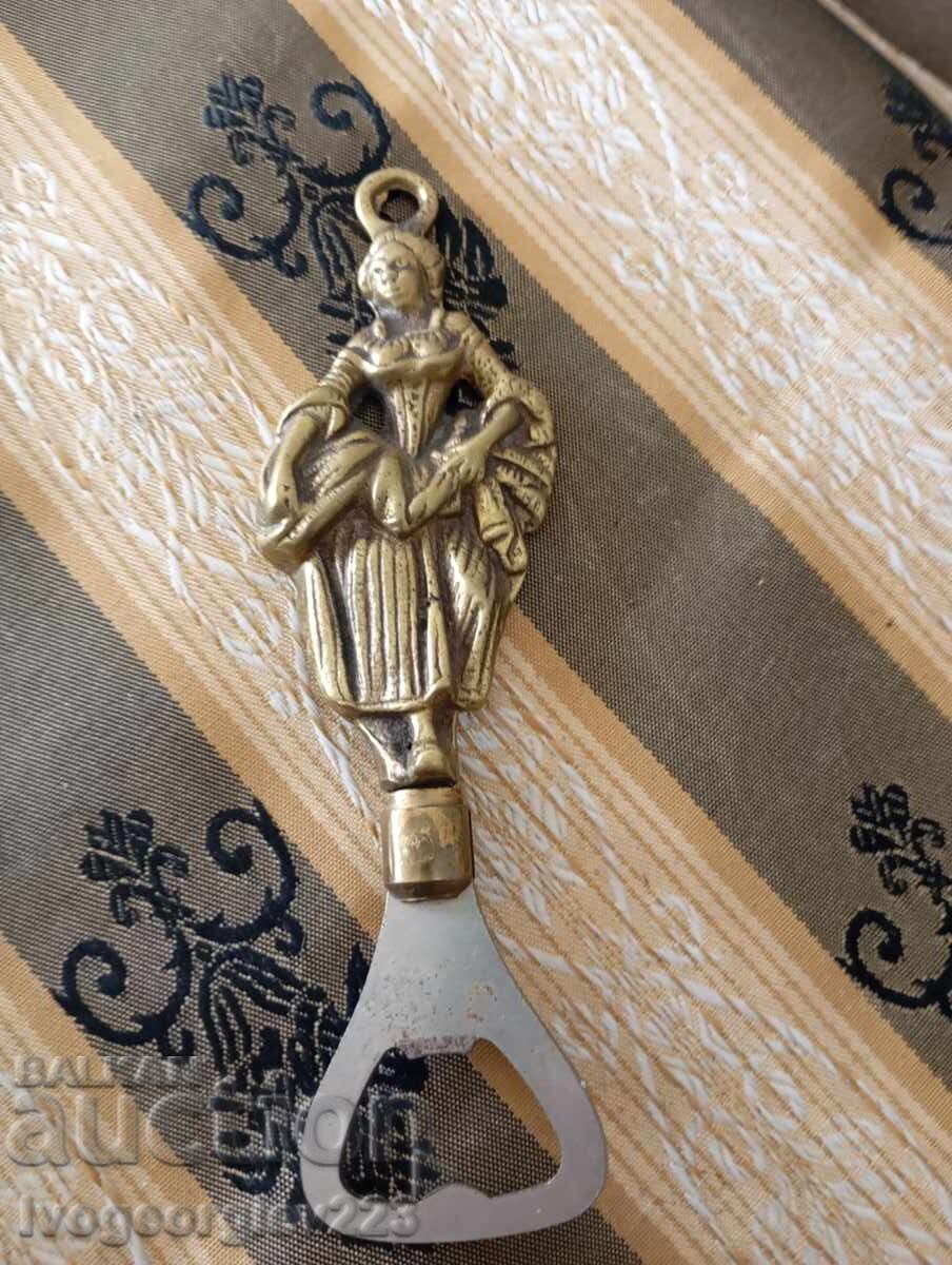 Un vechi deschizător de sticle