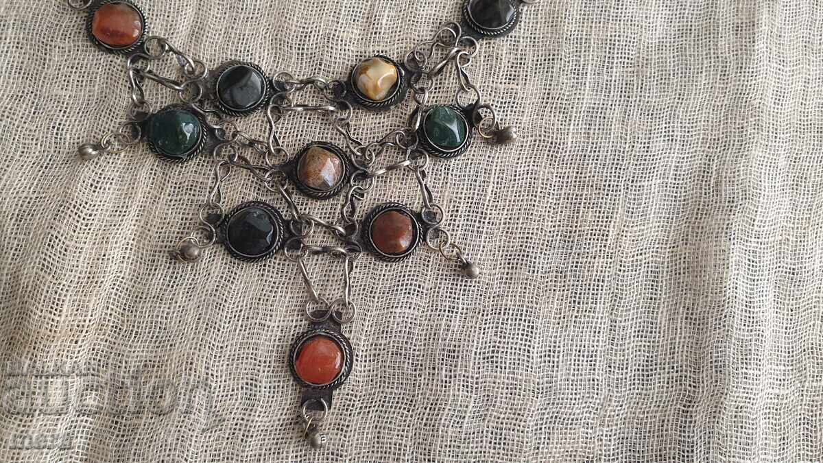 Licitație Colier vechi cu pietre semiprețioase Licitație Colier vechi cu pietre semiprețioase