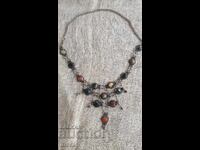 Colier vechi cu pietre semiprețioase