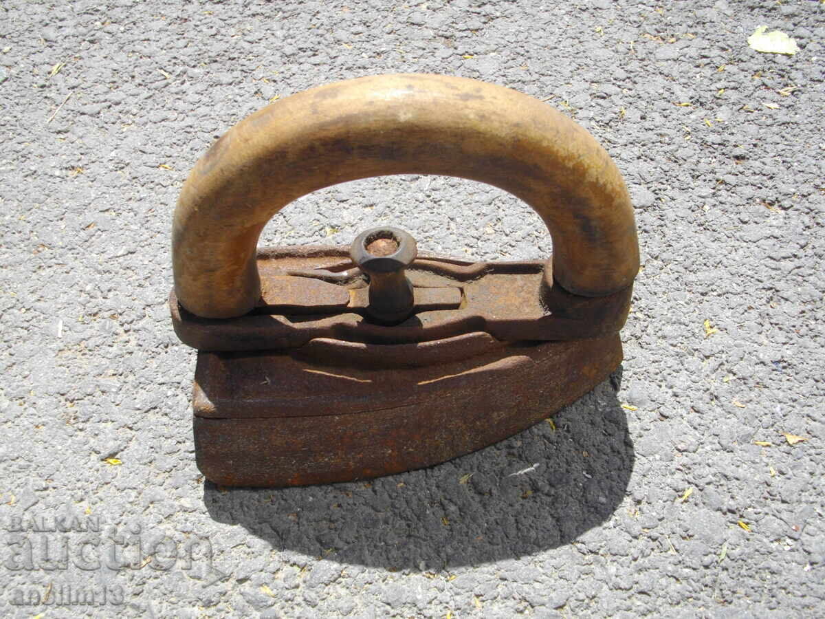 Delivery of OLD COLLECTIBLE IRON