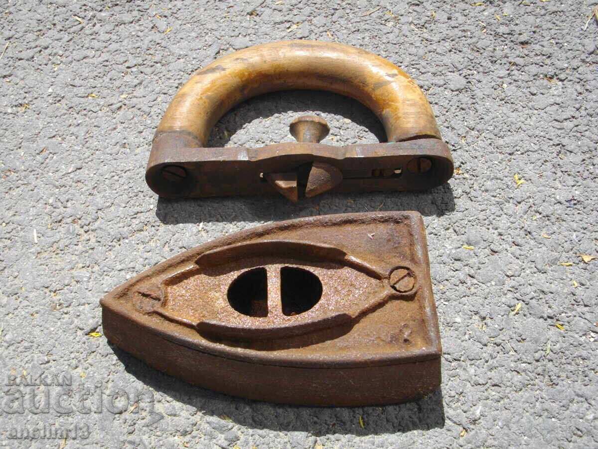 OLD COLLECTIBLE IRON - 5