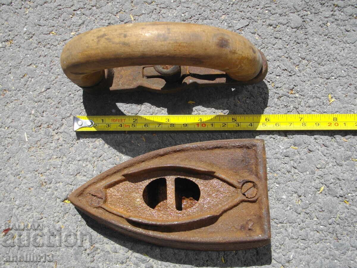 OLD COLLECTIBLE IRON - 7