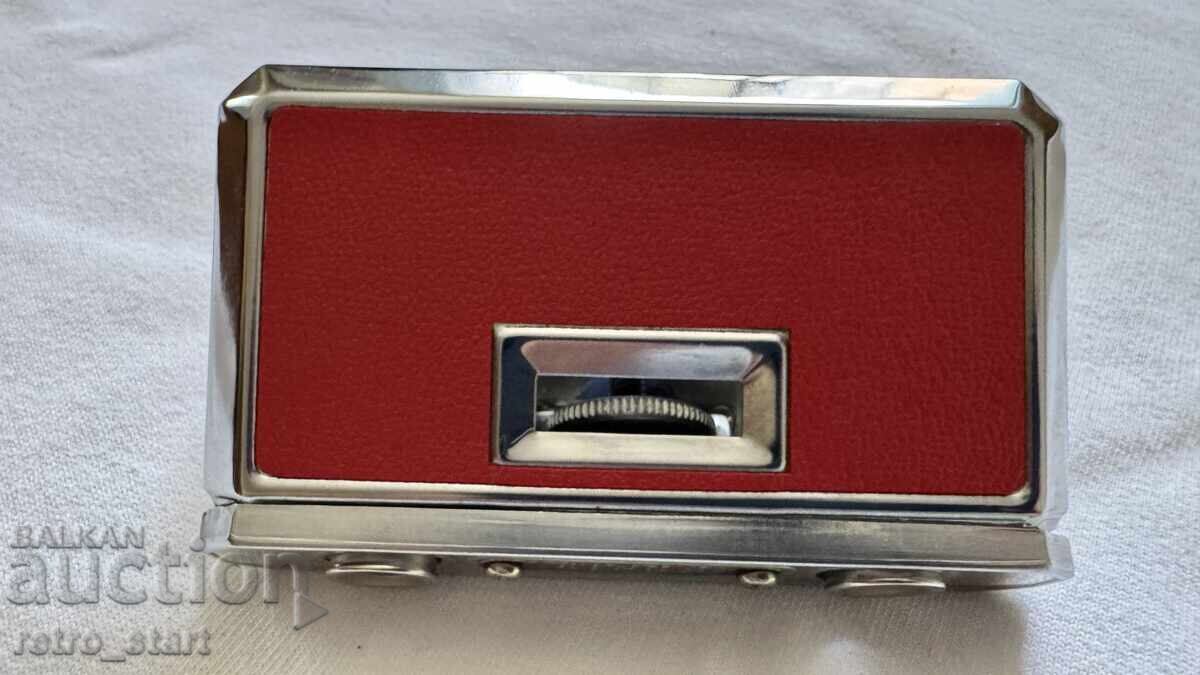 Бинокъл, японски театрален, чисто нов с цена 23.00 лв. | € 11.76 Бинокъл, японски театрален, чисто нов с цена 23.00 лв. | € 11.76