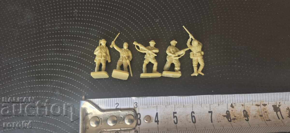 Παράδοση ΣΤΡΑΤΙΩΤΕΣ - ΜΙΝΙΑΤΟΥΡΕΣ Παράδοση ΣΤΡΑΤΙΩΤΕΣ - ΜΙΝΙΑΤΟΥΡΕΣ