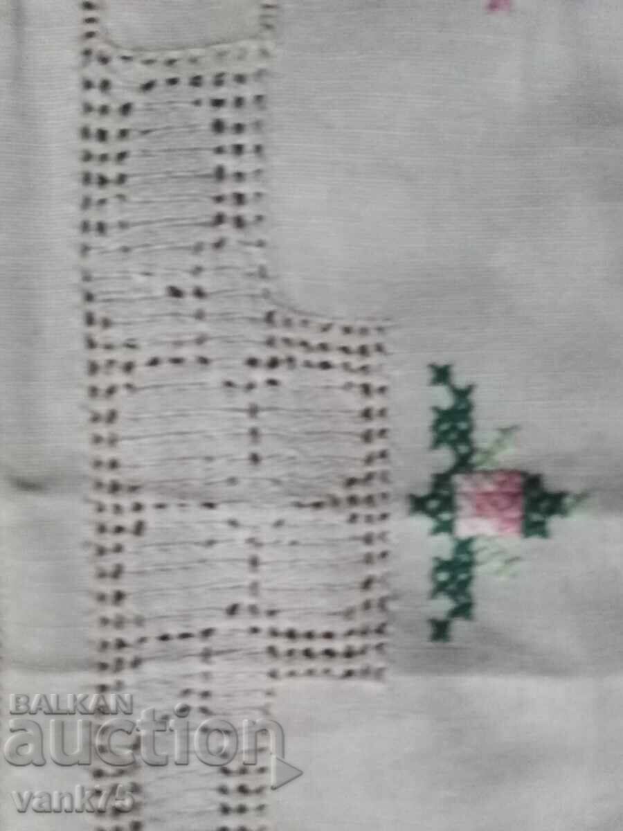 Ръчно бродирани карета с цена 8.00 лв. | € 4.09