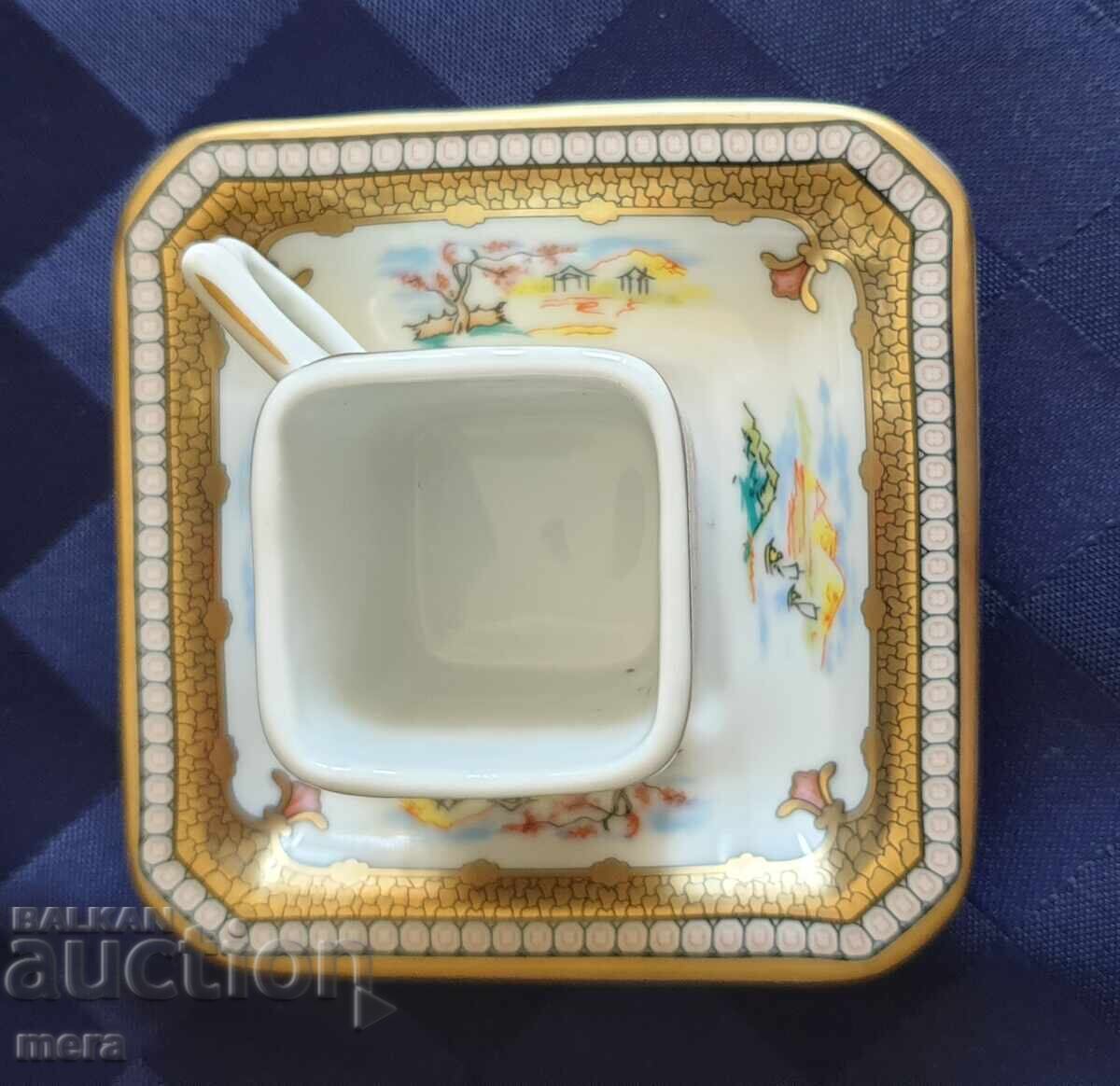 Μικρό πορσελάνινο ιαπωνικό συλλεκτικό σετ με τιμή 45.00 BGN | € 23.01