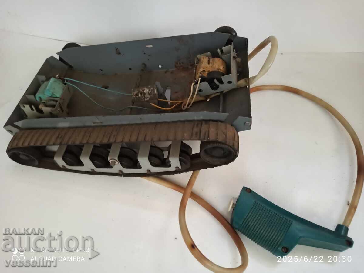 Tank old toy for parts with remote control BTR lunokhod with price € 13.29 | 25.99 BGN