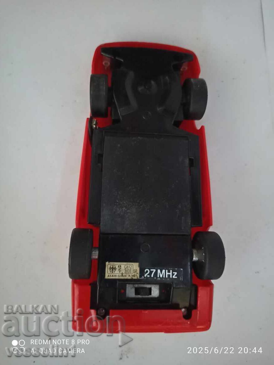 Delivery of Old German Ferrari Testarossa toy car, batteries from the 90s