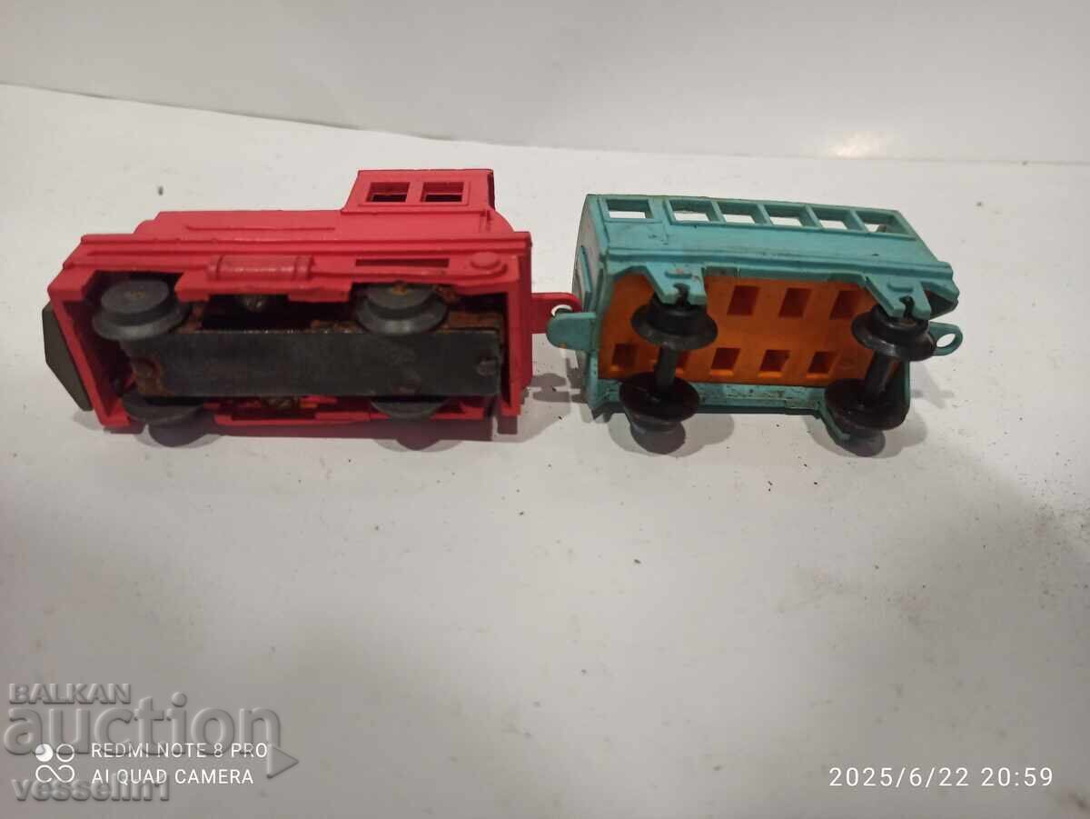 Παλιό ρωσικό τρενάκι κουρδιστό, λείπει σοσιαλισμός με τιμή 12.00 BGN | € 6.14