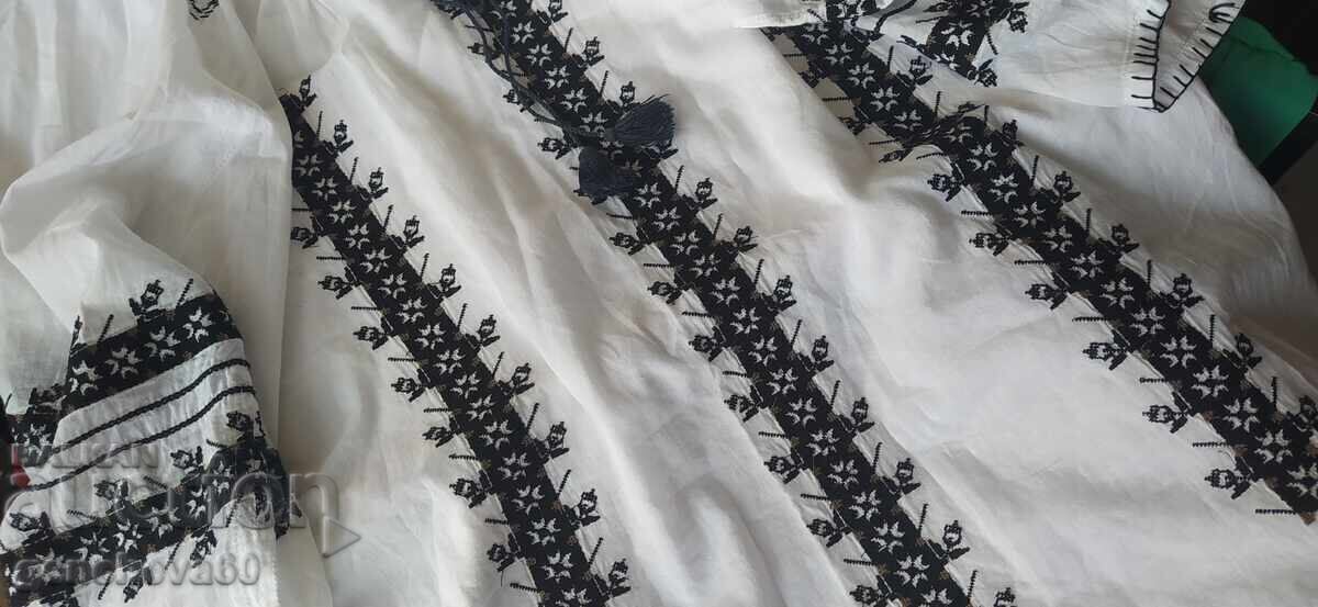 Παράδοση Μπλούζα με κεντημένα μανίκια για φορεσιά