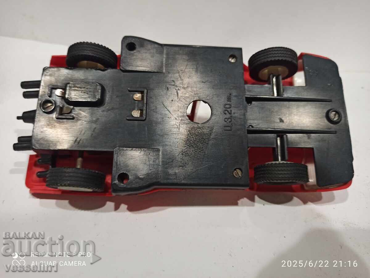 Δημοπρασία Παλιό βουλγάρικο καροτσάκι από τη Σιλίστρα με μηχανισμό τριβής Δημοπρασία Παλιό βουλγάρικο καροτσάκι από τη Σιλίστρα με μηχανισμό τριβής