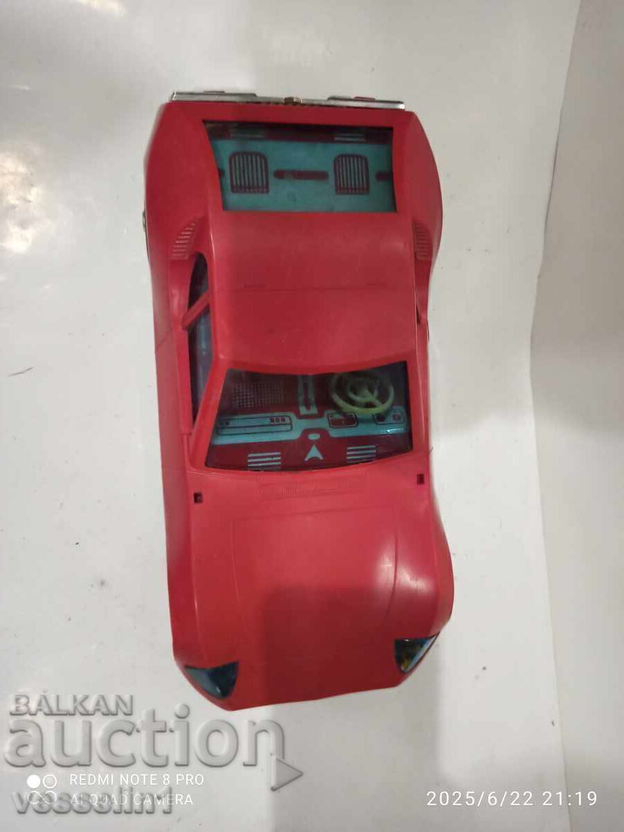 Licitație Mașină de plastic rusească veche norma pentru piese