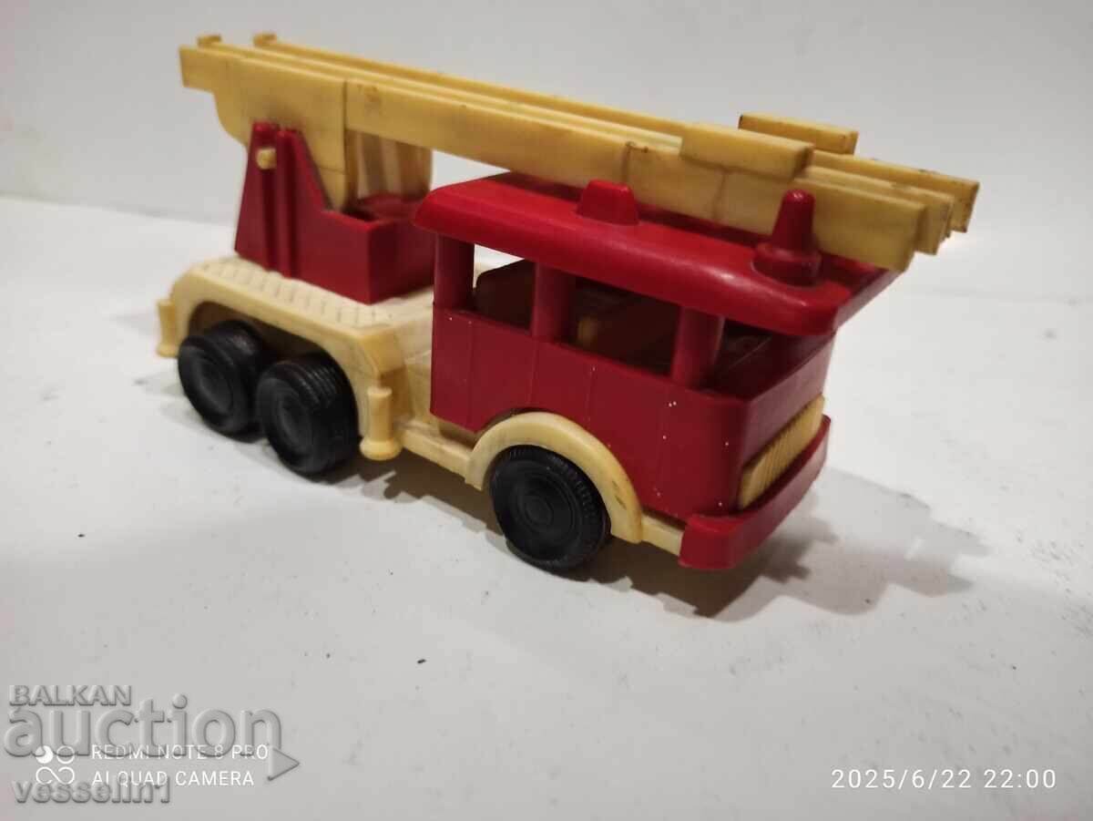 Vechi camion de jucărie bulgăresc din epoca socialistă cu preț € 10.60 | 20.73 BGN
