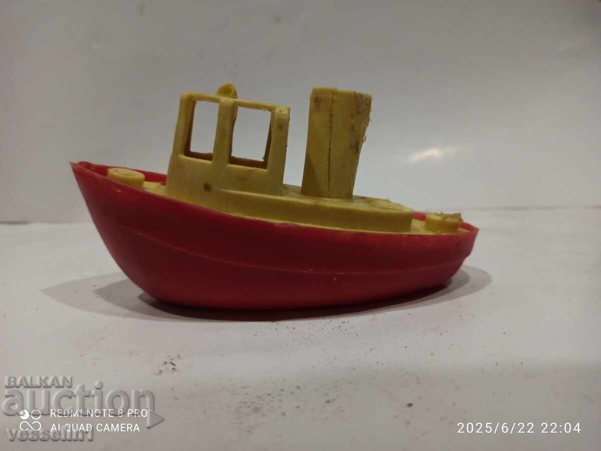 Παλιό πλαστικό βουλγάρικο καραβάκι σοσιαλιστικό βαρκάκι με τιμή 10.00 BGN | € 5.11