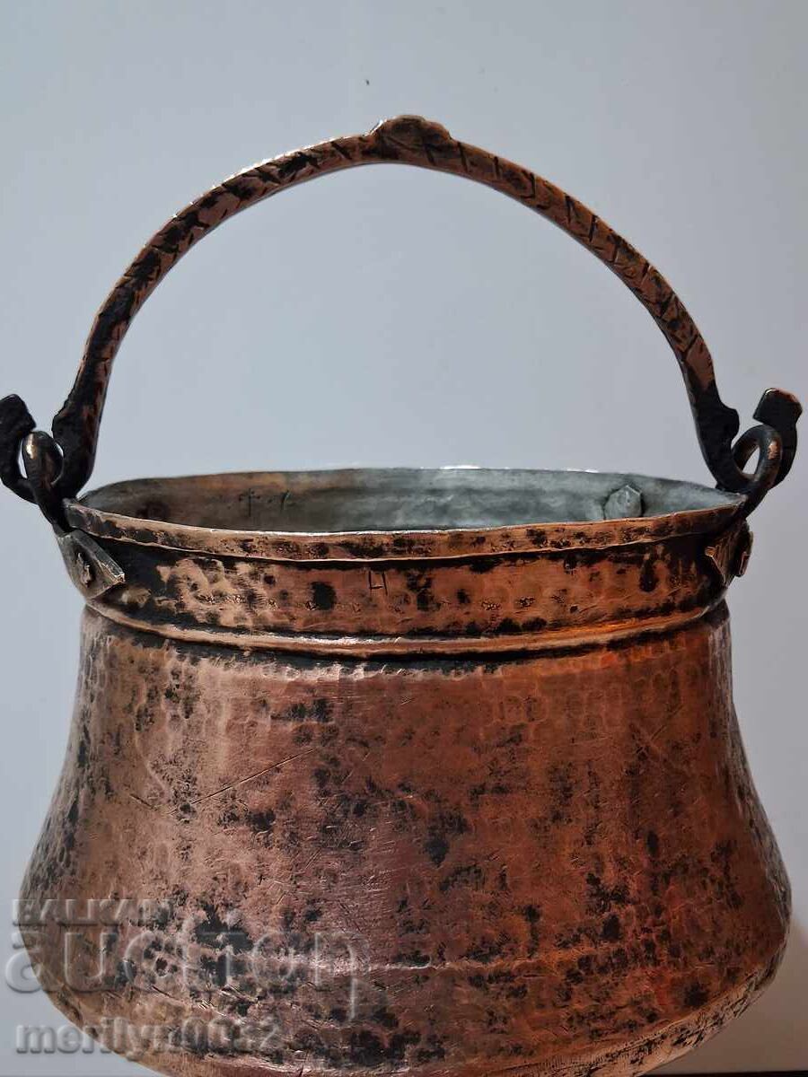Old copper jug, copper kettle Old copper jug, copper kettle
