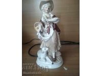 Figurină de porțelan frumoasă - păstoriță