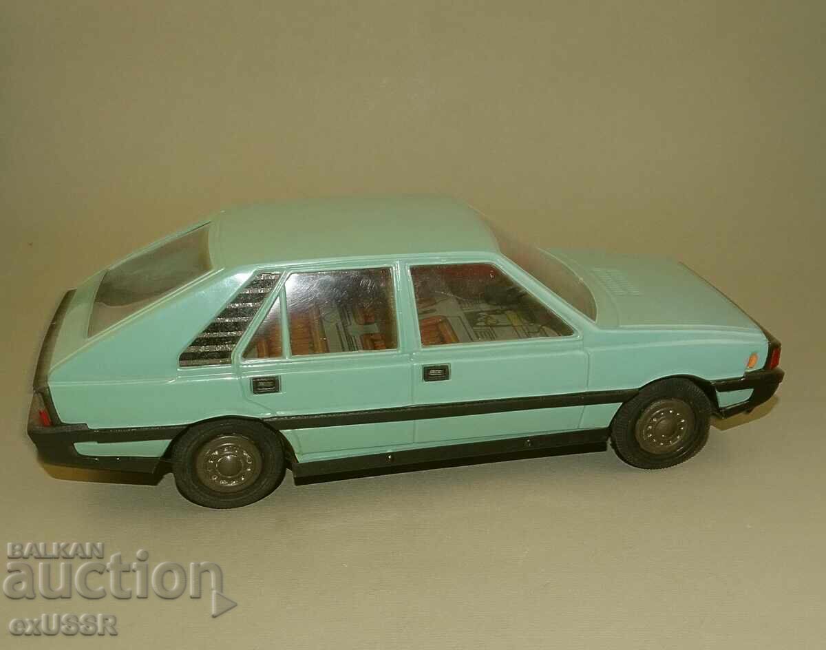 Стара играчка кола количка Полонез FSO Polonez - 5 Стара играчка кола количка Полонез FSO Polonez - 5