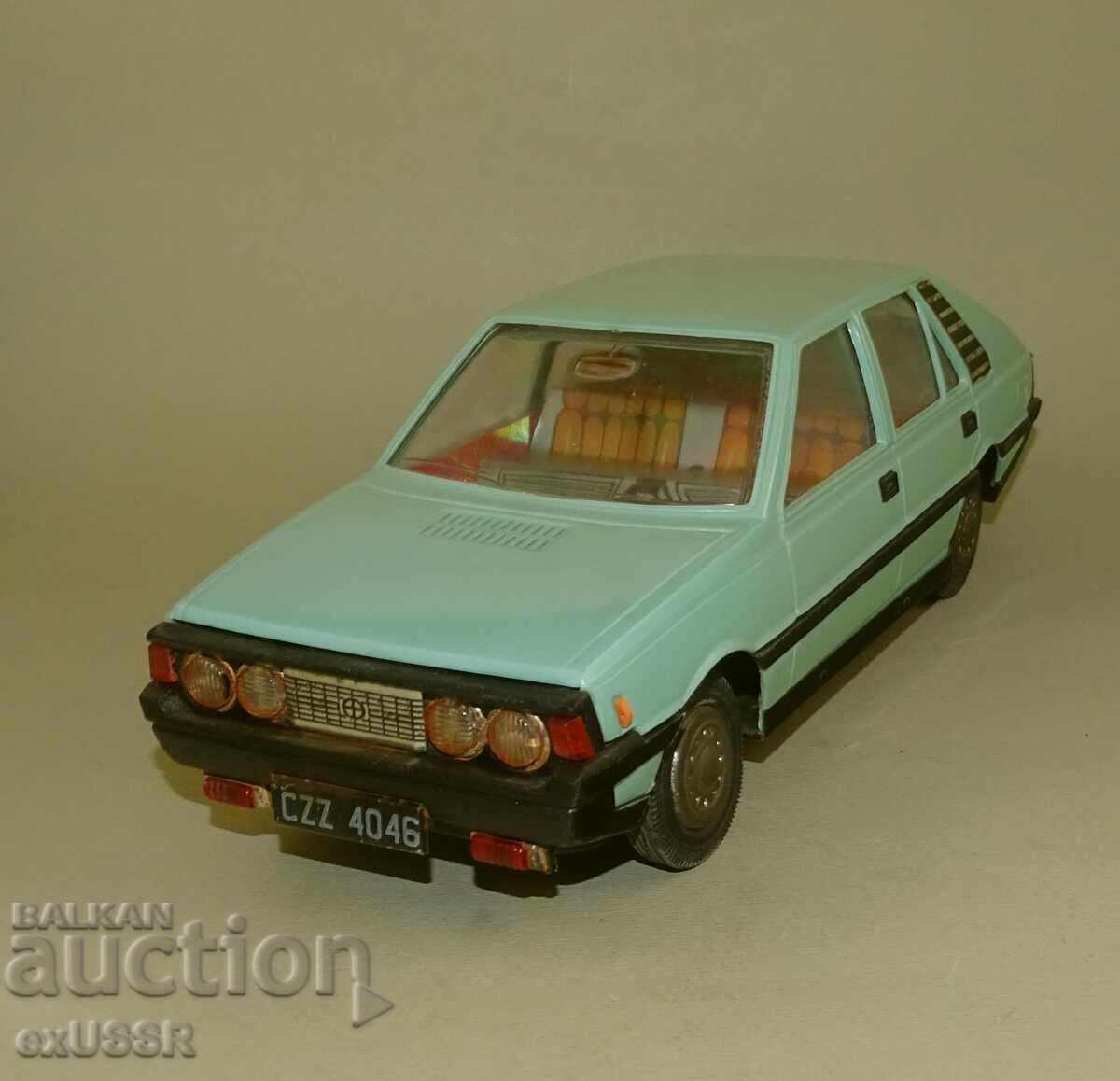 Стара играчка кола количка Полонез FSO Polonez Стара играчка кола количка Полонез FSO Polonez