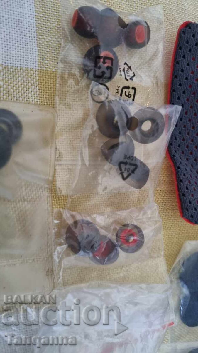 Auction  Typical for headphones