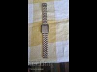 Ρολόι με ελάττωμα