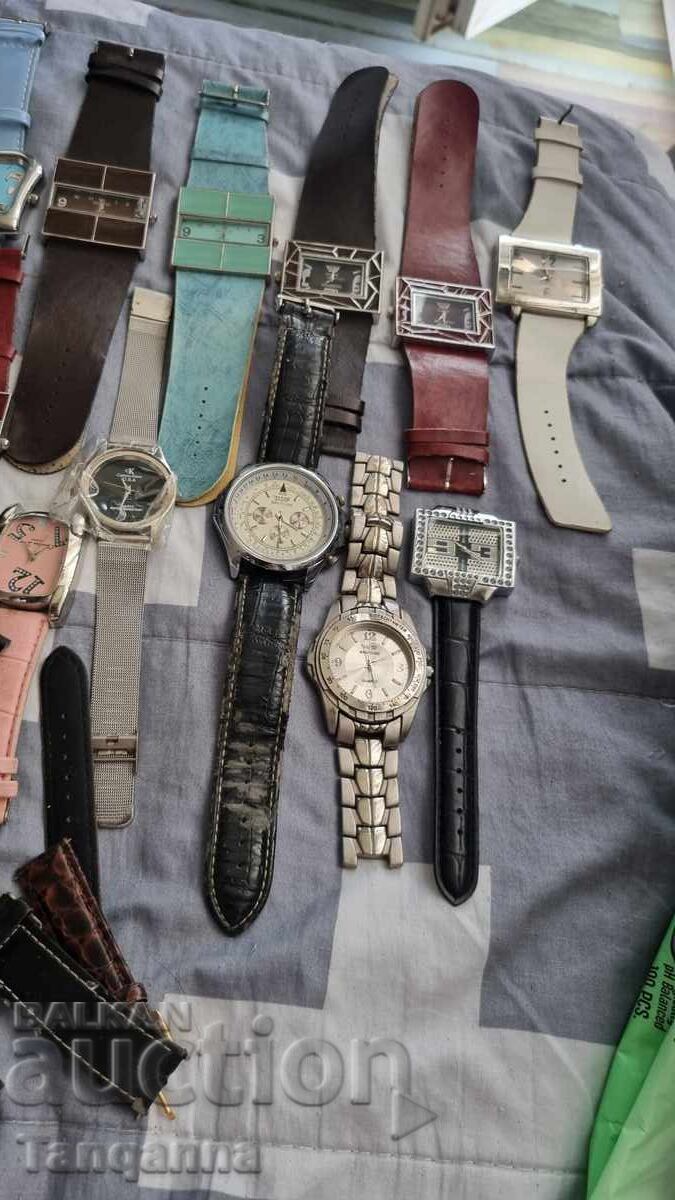 Licitație O mulțime mare de ceasuri