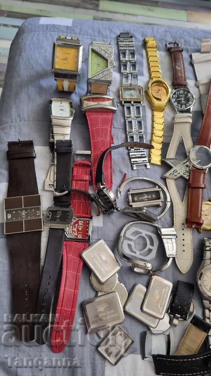 Livrarea O mulțime mare de ceasuri