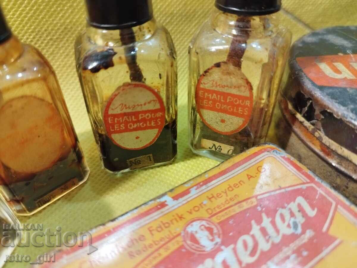 Lot of old metal boxes and bottles - 6 Lot of old metal boxes and bottles - 6