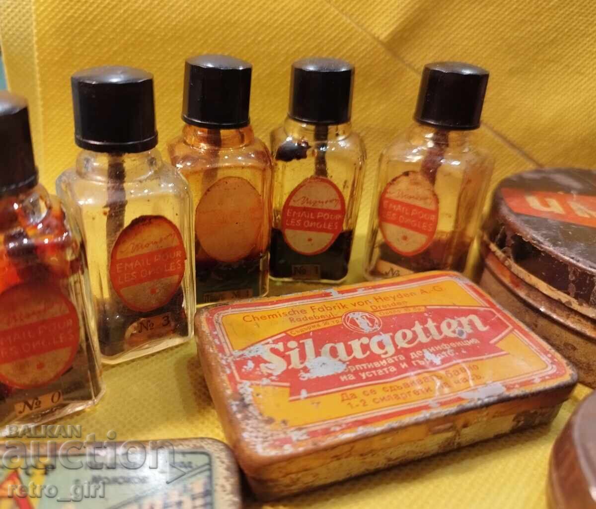 Lot of old metal boxes and bottles - 7 Lot of old metal boxes and bottles - 7