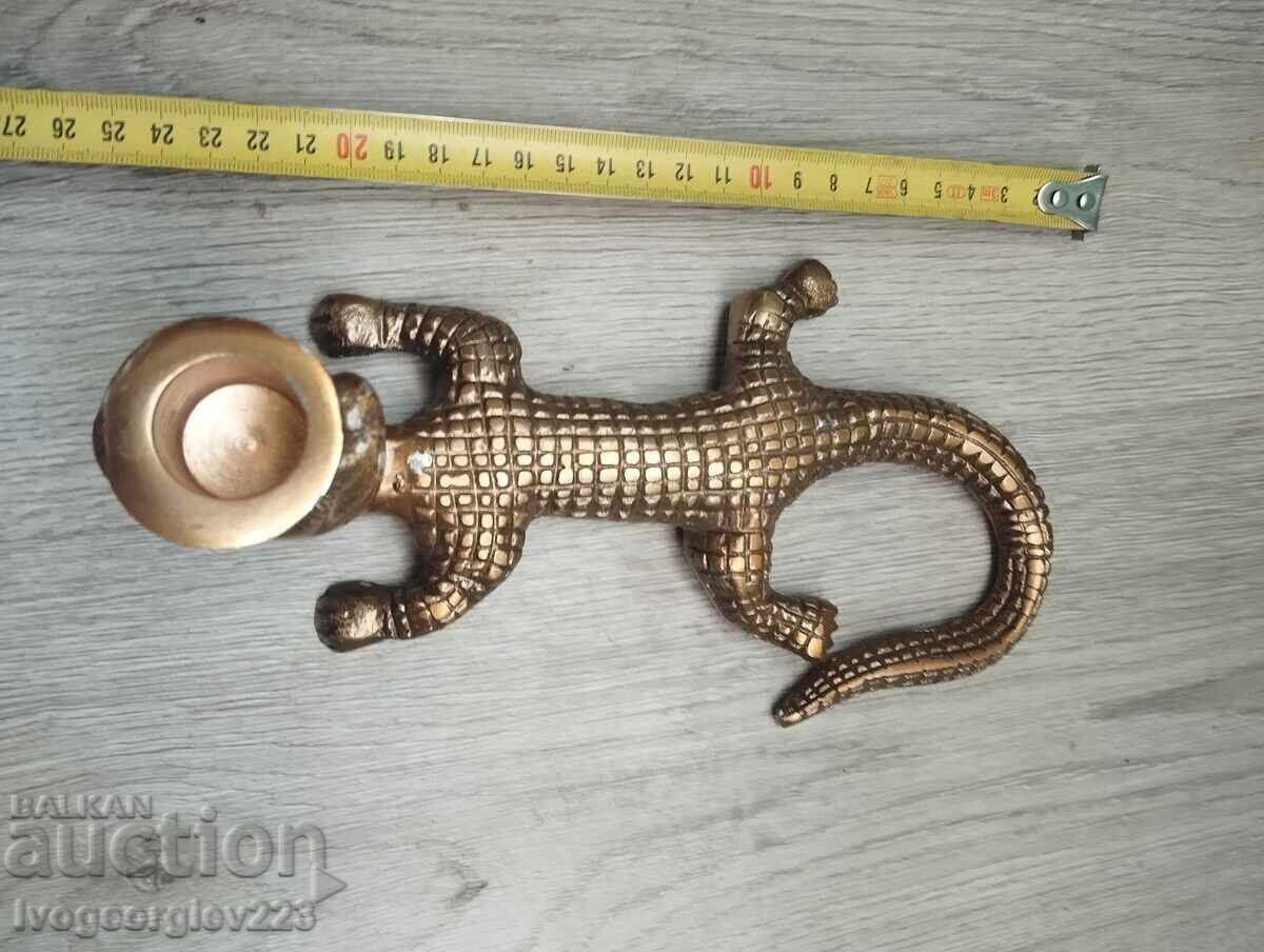 Κηροπήγιο κροκόδειλος με τιμή 32.00 BGN | € 16.36 Κηροπήγιο κροκόδειλος με τιμή 32.00 BGN | € 16.36