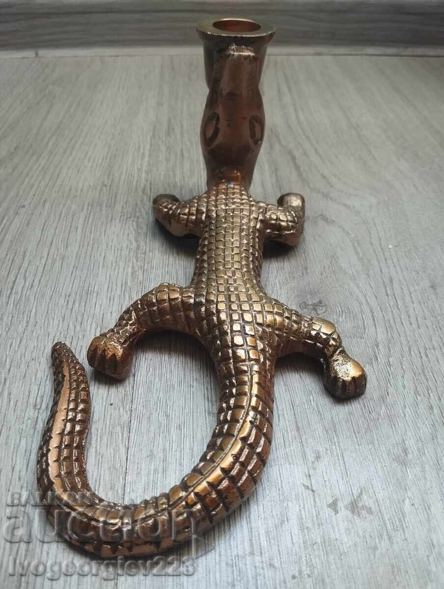 Παράδοση Κηροπήγιο κροκόδειλος Παράδοση Κηροπήγιο κροκόδειλος