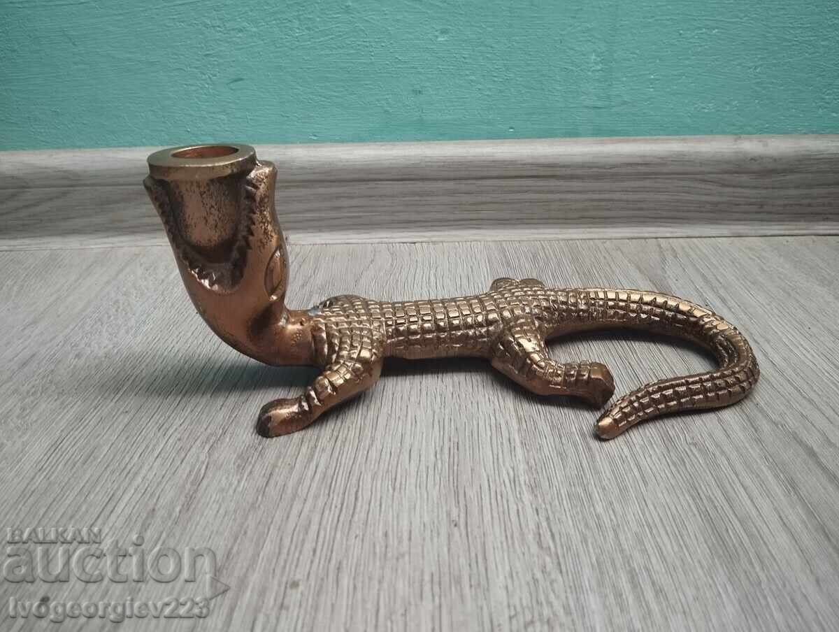 Κηροπήγιο κροκόδειλος Κηροπήγιο κροκόδειλος