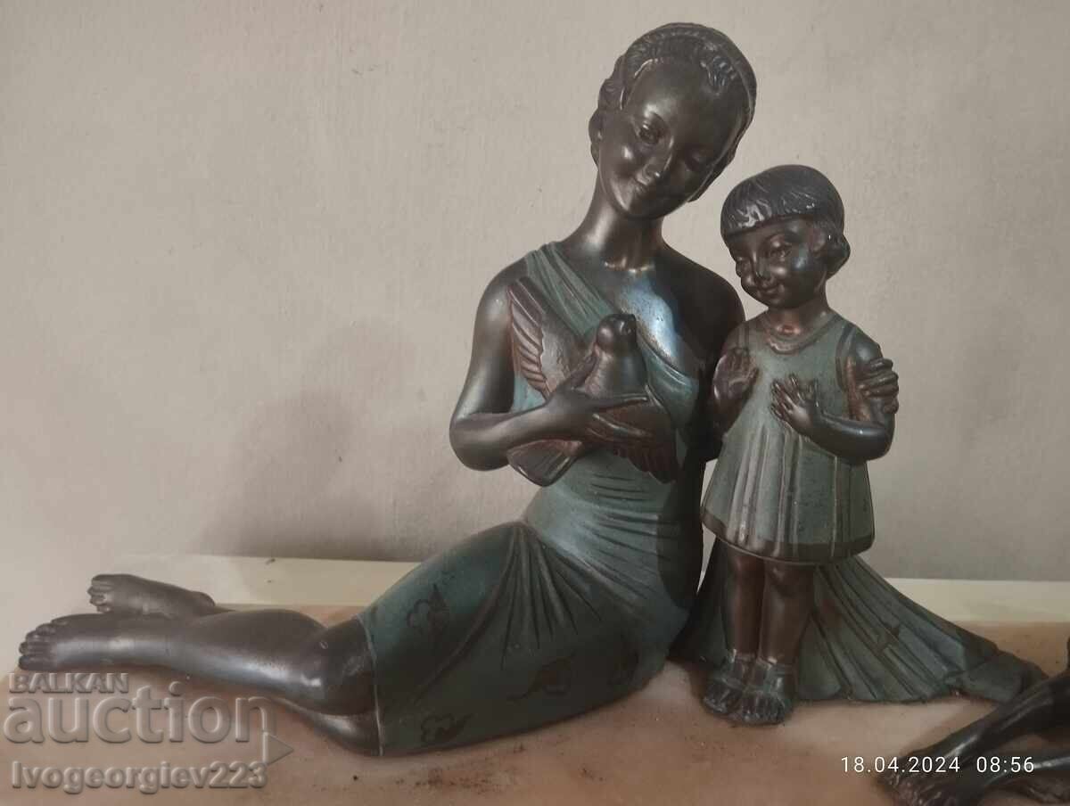 Доставка на статуетка арт деко Доставка на статуетка арт деко