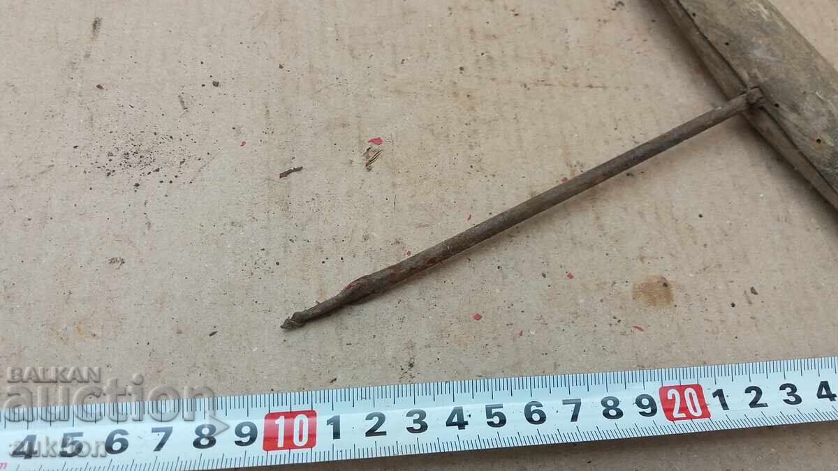 Παράδοση ΣΤΑΡ ΣΒΡΕΔΕΛ, ΕΡΓΑΛΕΙΟ