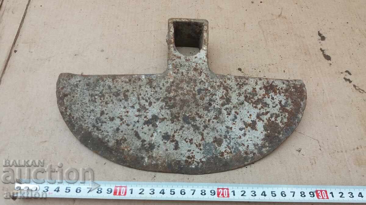 Auction  OLD MASSIVE HOE