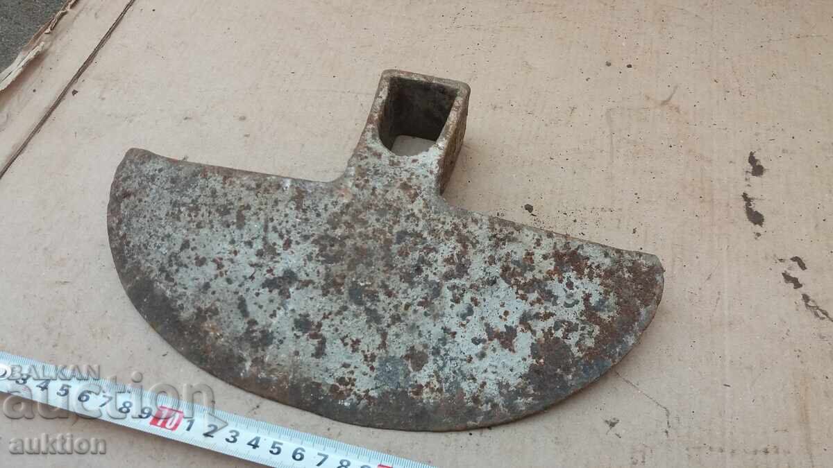 Delivery of OLD MASSIVE HOE