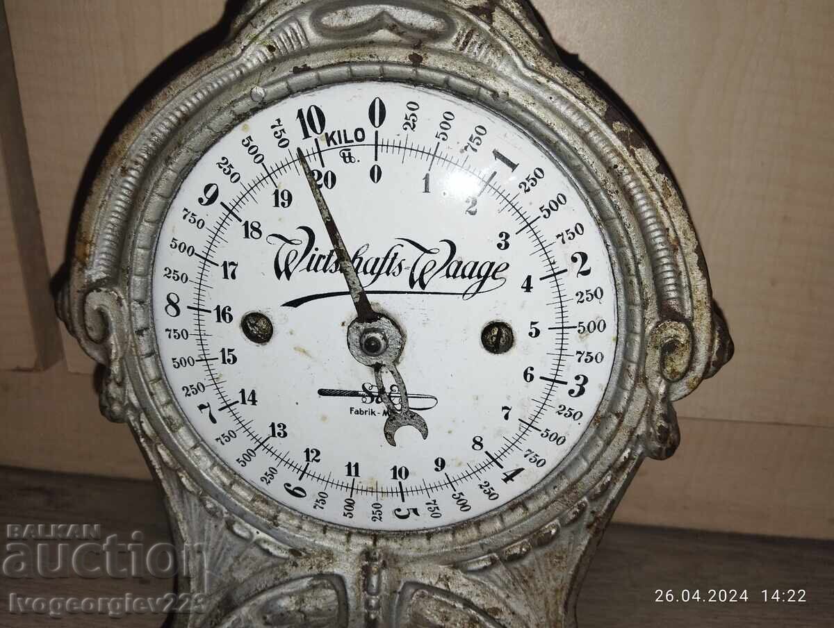 Παλαιός ζυγός τέχνης Νουβό με τιμή 92.00 BGN | € 47.04