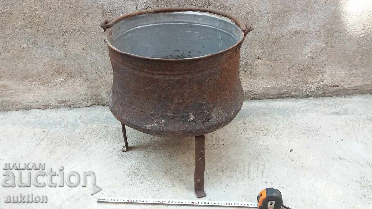 МАСИВЕН КАЗАН, БАКЪР, ХАРАНИЯ С ПИРОСТИЯ КОМПЛЕКТ с цена 45.99 лв. | € 23.51 МАСИВЕН КАЗАН, БАКЪР, ХАРАНИЯ С ПИРОСТИЯ КОМПЛЕКТ с цена 45.99 лв. | € 23.51