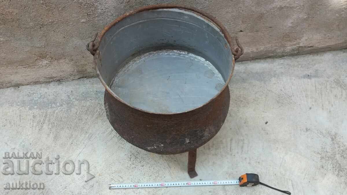 Аукцион МАСИВЕН КАЗАН, БАКЪР, ХАРАНИЯ С ПИРОСТИЯ КОМПЛЕКТ Аукцион МАСИВЕН КАЗАН, БАКЪР, ХАРАНИЯ С ПИРОСТИЯ КОМПЛЕКТ